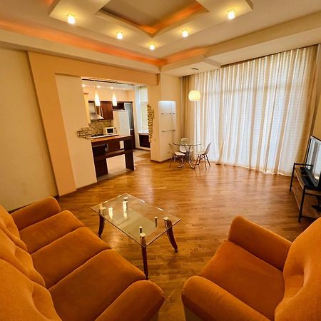 Four Seasons Apartment By Baku Housing Екстериор снимка